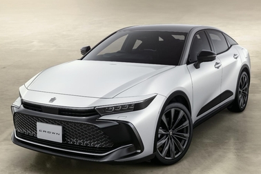 (左):特別仕様車 CROSSOVER RS “THE 70th” (ベース車両はCROSSOVER RS)