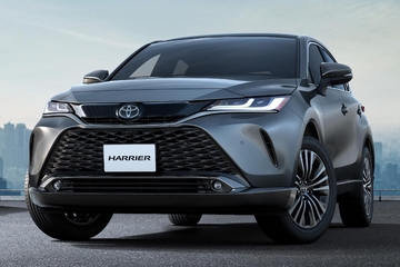 （左）：Z“Leather Package”（ハイブリッド・2WD）