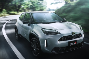 【モデル入り素材】GR SPORT（ハイブリッド・2WD）