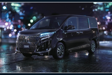 特別仕様車Gi“Premium Package・Black-Tailored”(2WD)